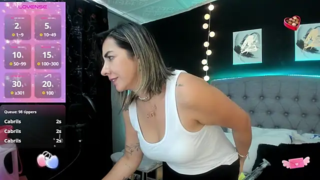 Isabella lt online show from February 10, 2025, 8:42 pm