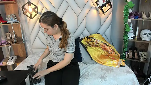 SakuraLee  online show from January 4, 2025, 7:44 pm