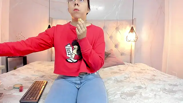 SakuraLee  online show from December 2, 2025, 1:50 pm