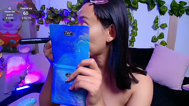 tati cardenas online show from November 15, 2025, 6:33 am