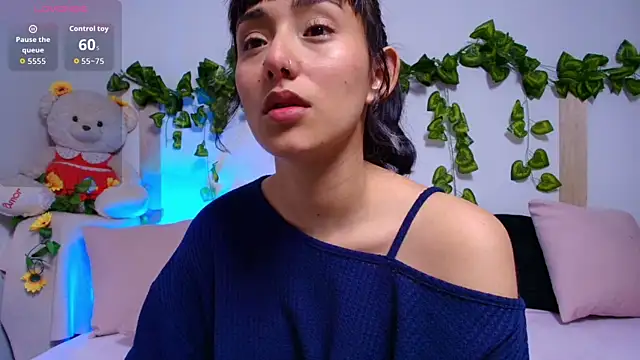 tati cardenas online show from November 27, 2025, 4:36 am