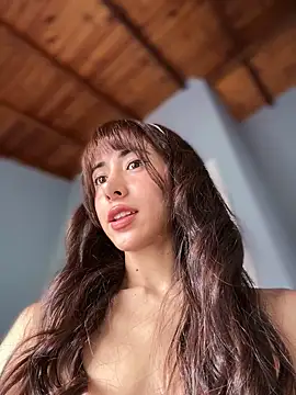 lauravasquez online show from April 10, 2026, 4:55 pm