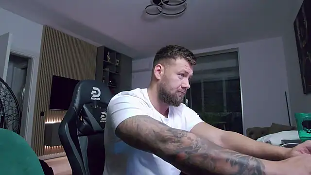 Snapshot of UbbeViking chatting on February 9, 2026, 8:02 pm UbbeViking online show from February 9, 2026, 8:02 pm