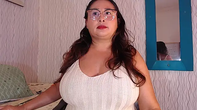 NadiaWhite online show from September 10, 2025, 5:46 pm