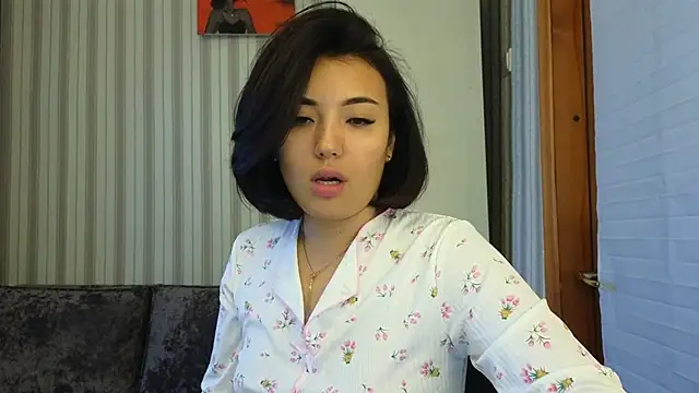 lily  foster online show from September 29, 2025, 11:48 am