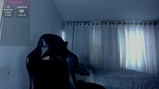Snapshot of aliice_walker_ chatting on June 6, 2026, 7:51 pm aliice walker online show from June 6, 2026, 7:51 pm