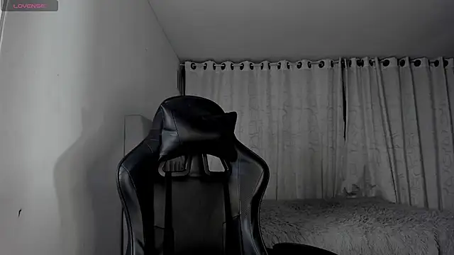 Snapshot of aliice_walker_ chatting on August 4, 2026, 3:32 am aliice walker online show from August 4, 2026, 3:32 am