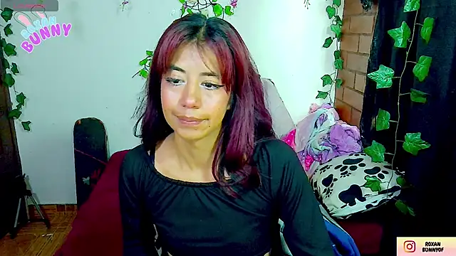 Roxanbunny1 online show from November 30, 2025, 6:45 pm