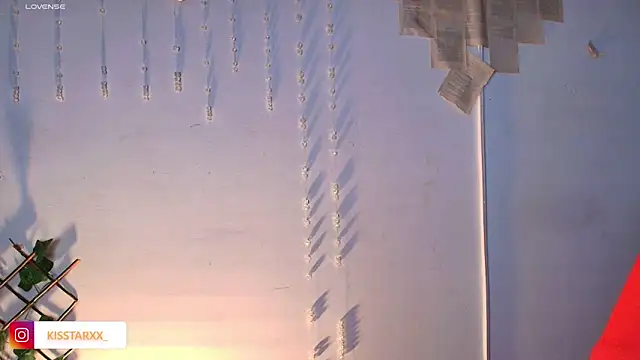 kisstarxxx online show from September 24, 2025, 3:32 am