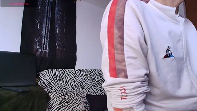 kisstarxxx online show from December 18, 2025, 8:59 pm