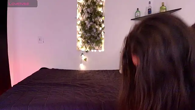 kisstarxxx online show from May 13, 2026, 6:22 am