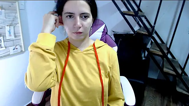 samantha baby  online show from September 18, 2025, 6:10 pm