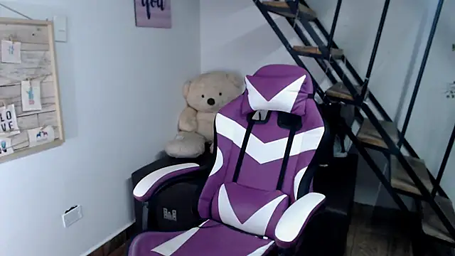 samantha baby  online show from October 12, 2025, 4:28 pm