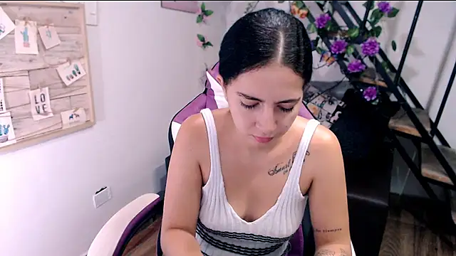 Snapshot of samantha_baby_ chatting on April 28, 2026, 2:22 pm samantha baby online show from April 28, 2026, 2:22 pm