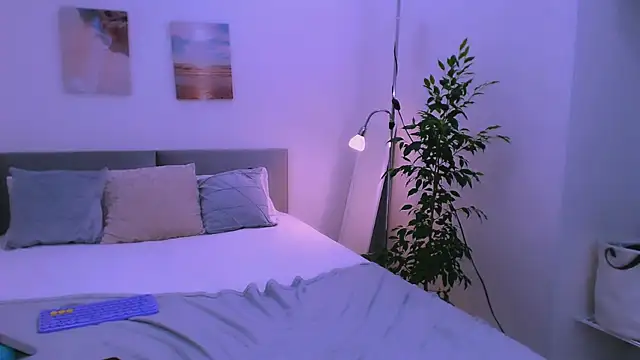 LesleySweet online show from December 20, 2025, 4:25 pm