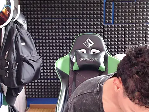 Snapshot of Curly_Angel24 chatting on October 1, 2025, 12:11 pm Curly Angel24 online show from October 1, 2025, 12:11 pm