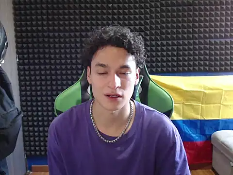 Snapshot of Curly_Angel24 chatting on June 20, 2026, 9:06 pm Curly Angel24 online show from June 20, 2026, 9:06 pm