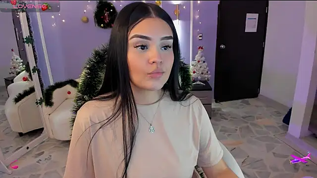 martinasaez online show from December 3, 2024, 7:55 pm
