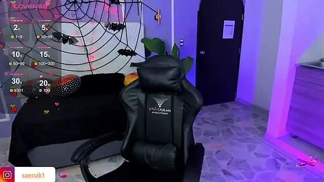 martinasaez online show from October 28, 2025, 8:22 pm