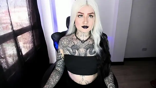 Anaii Gomez online show from December 17, 2025, 7:31 pm