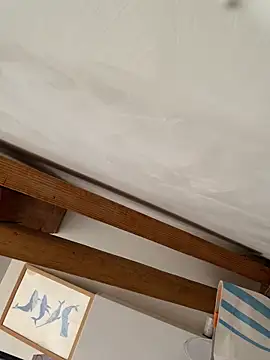 Snapshot of la_chiennete chatting on February 25, 2026, 3:10 pm la chiennete online show from February 25, 2026, 3:10 pm