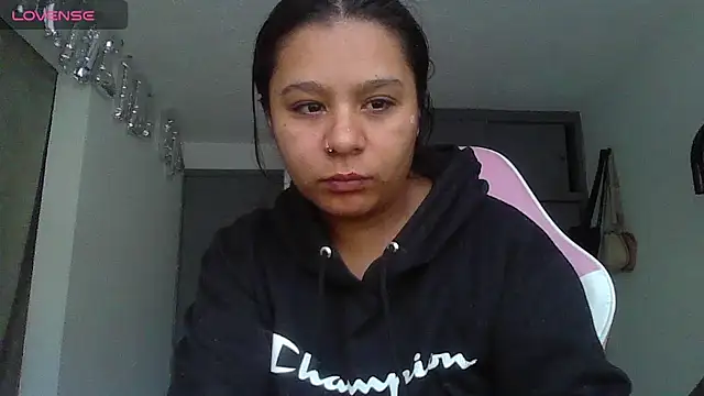Snapshot of Charis_21 chatting on July 15, 2026, 12:21 pm Charis 21 online show from July 15, 2026, 12:21 pm