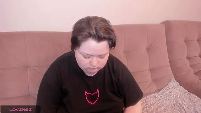 ihaveasecret  online show from February 2, 2025, 8:19 pm