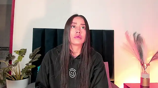 NoraDasilva online show from October 8, 2025, 12:30 am