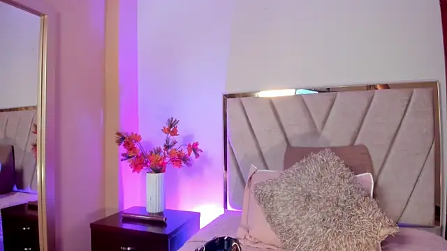 NoraDasilva online show from December 5, 2025, 12:30 am