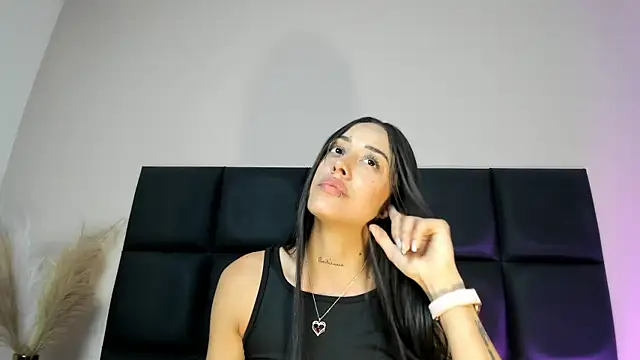 NoraDasilva online show from February 5, 2026, 12:37 am