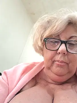Snapshot of Merilulla chatting on March 9, 2026, 3:49 pm Merilulla online show from March 9, 2026, 3:49 pm