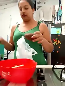 almaswan1 online show from December 26, 2024, 7:49 pm