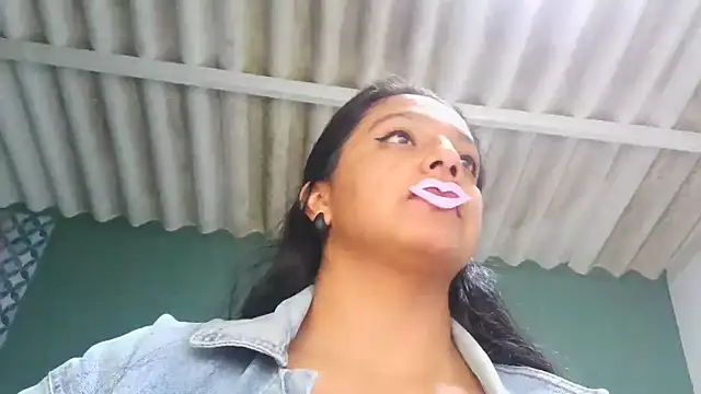 almaswan1 online show from October 7, 2025, 5:43 pm