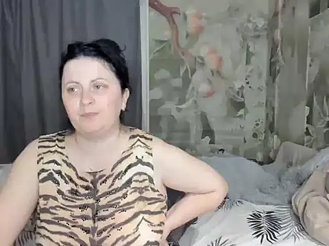 Lillian2 online show from November 6, 2025, 2:12 am