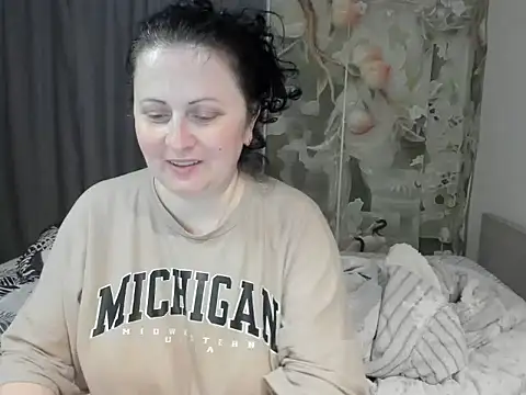 Snapshot of Lillian2 chatting on June 2, 2026, 4:09 pm Lillian2 online show from June 2, 2026, 4:09 pm