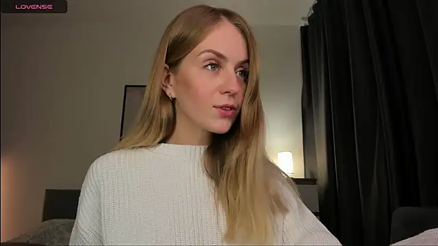 Snapshot of Alice_Dias chatting on November 10, 2025, 12:48 pm Alice Dias online show from November 10, 2025, 12:48 pm