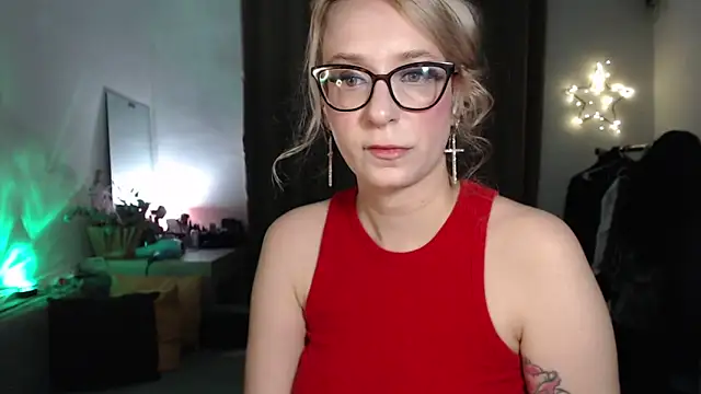 Snapshot of welliza chatting on October 19, 2025, 11:27 pm welliza online show from October 19, 2025, 11:27 pm