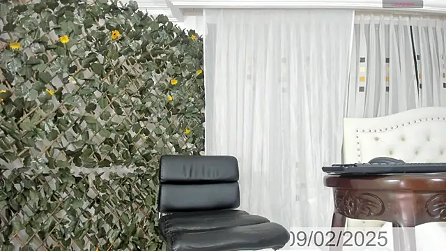 Snapshot of BunnyHotsx chatting on February 11, 2025, 9:35 pm BunnyHotsx online show from February 11, 2025, 9:35 pm