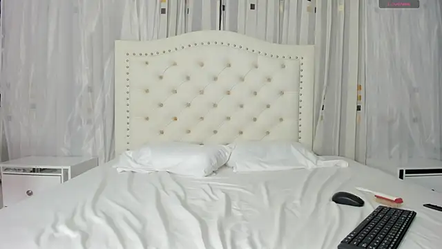 Snapshot of BunnyHotsx chatting on February 23, 2025, 10:42 pm BunnyHotsx online show from February 23, 2025, 10:42 pm