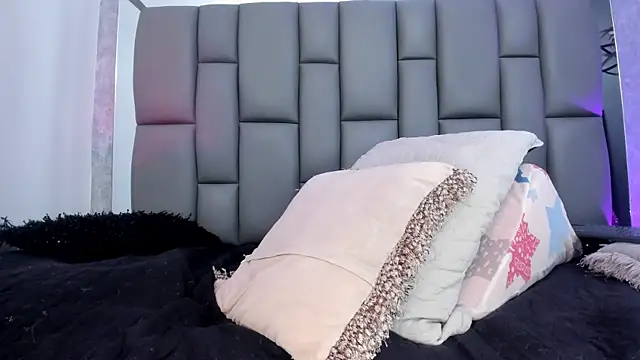  MiaBrown  online show from February 14, 2025, 6:19 pm