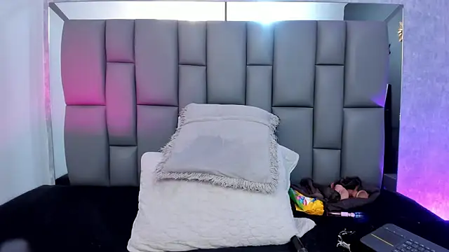  MiaBrown  online show from March 4, 2025, 12:12 pm