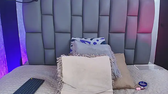  MiaBrown  online show from September 9, 2025, 12:05 pm