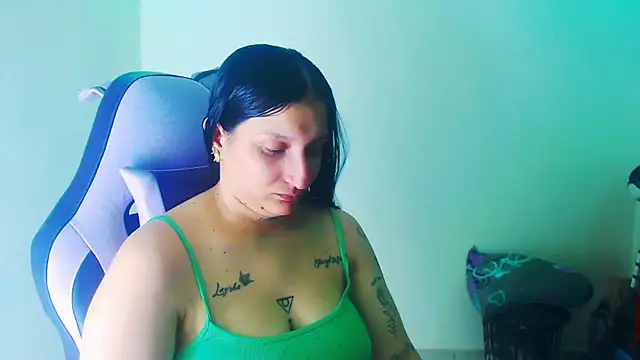 Snapshot of liz_dirty chatting on July 17, 2026, 9:52 pm liz dirty online show from July 17, 2026, 9:52 pm