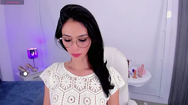 Snapshot of Andrea_Marinn chatting on December 19, 2024, 5:51 am Andrea Marinn online show from December 19, 2024, 5:51 am