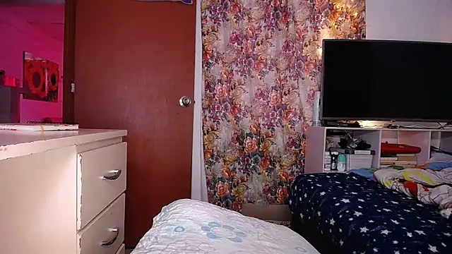 yselahot online show from March 7, 2025, 8:22 pm