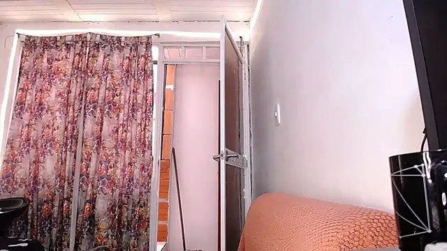 yselahot online show from September 25, 2025, 4:43 pm