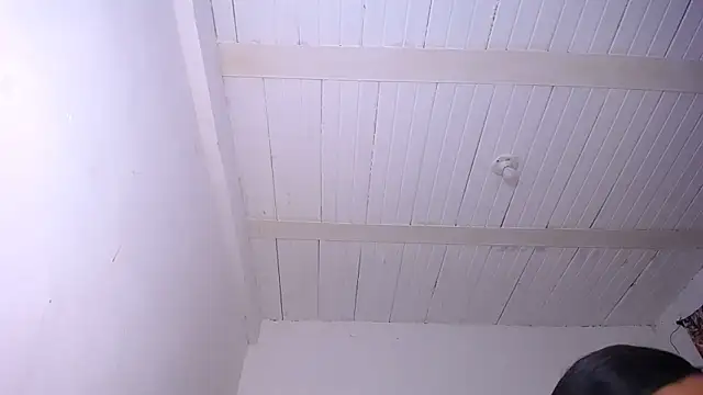 yselahot online show from October 27, 2025, 3:27 pm