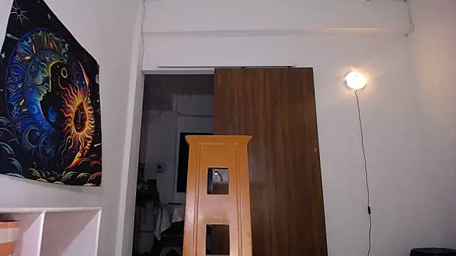 yselahot online show from March 18, 2026, 12:19 pm