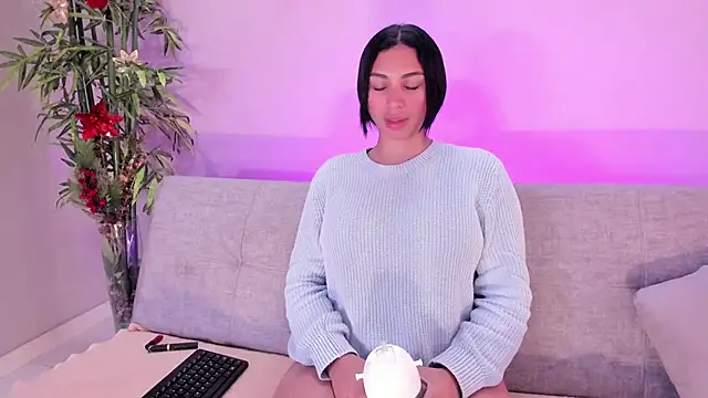 Snapshot of SALOME_CLARK1 chatting on December 12, 2024, 12:44 pm SALOME CLARK1 online show from December 12, 2024, 12:44 pm