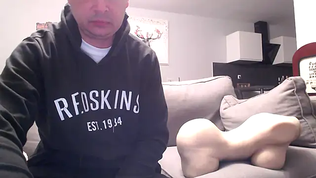 freddy0222222 online show from May 3, 2026, 11:00 pm